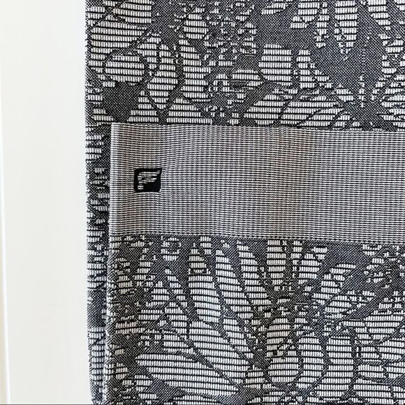 Fabletics Seamless Jacquard Capri Leggings - Medium - Picture 6 of 7